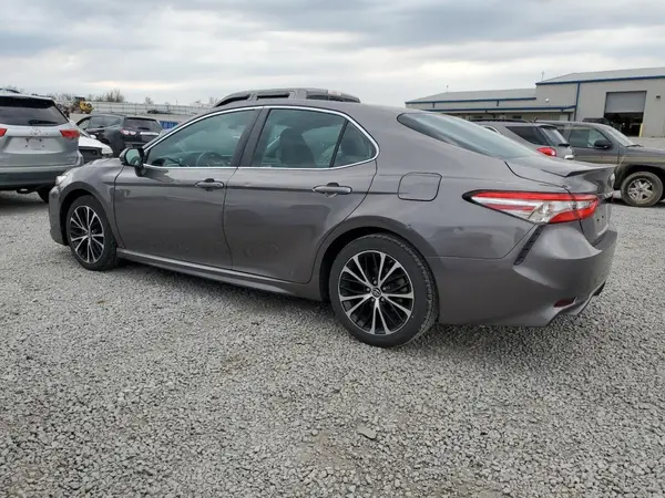 4T1B11HK1JU519226 2018 TOYOTA CAMRY - Image 2
