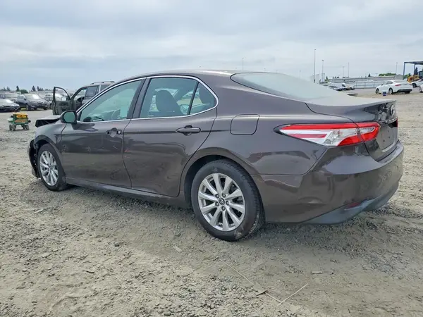 4T1B11HK1JU519727 2018 TOYOTA CAMRY - Image 2