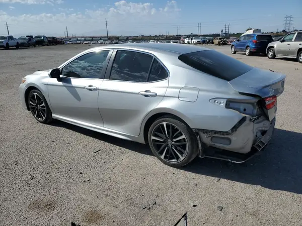4T1B11HK1JU520103 2018 TOYOTA CAMRY - Image 2