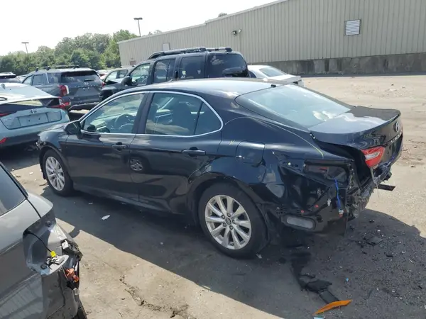 4T1B11HK1JU520411 2018 TOYOTA CAMRY - Image 2