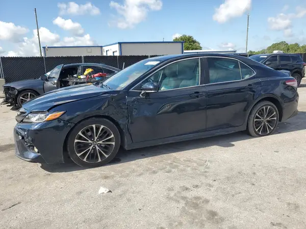 4T1B11HK1JU520506 2018 TOYOTA CAMRY - Image 1