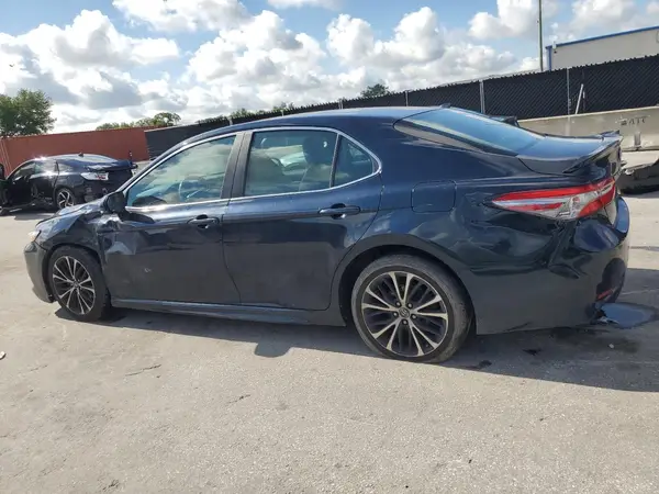 4T1B11HK1JU520506 2018 TOYOTA CAMRY - Image 2