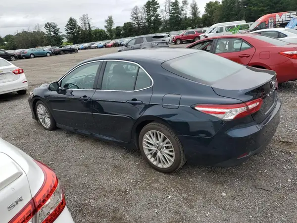 4T1B11HK1JU520893 2018 TOYOTA CAMRY - Image 2