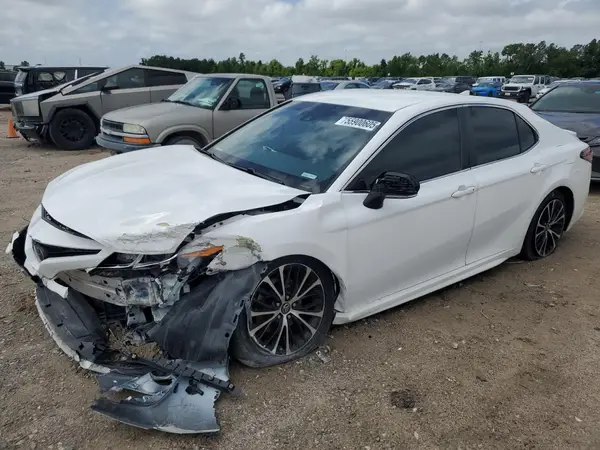 4T1B11HK1JU521798 2018 TOYOTA CAMRY - Image 1