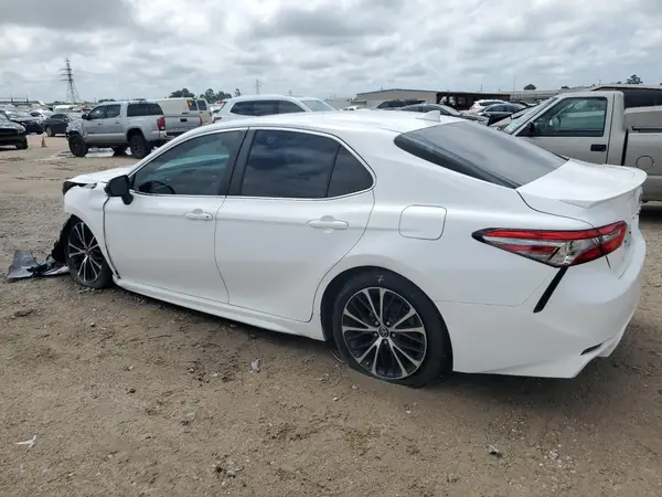 4T1B11HK1JU521798 2018 TOYOTA CAMRY - Image 2