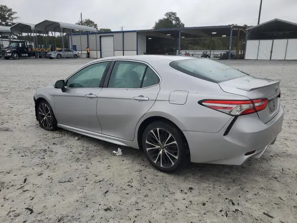 4T1B11HK1JU522224 2018 TOYOTA CAMRY - Image 2