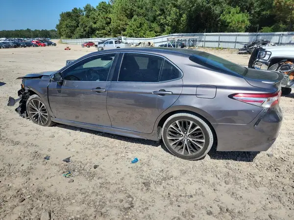 4T1B11HK1JU523339 2018 TOYOTA CAMRY - Image 2