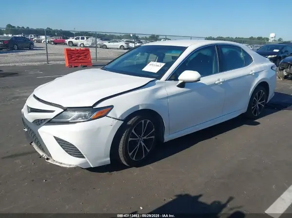 4T1B11HK1JU523342 2018 TOYOTA CAMRY - Image 2