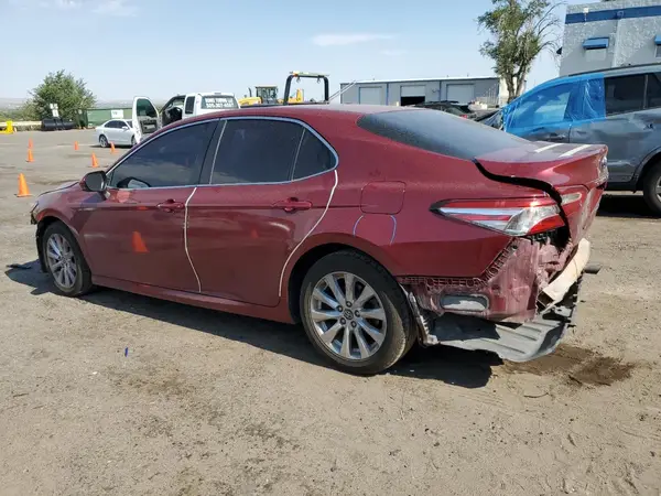 4T1B11HK1JU523583 2018 TOYOTA CAMRY - Image 2