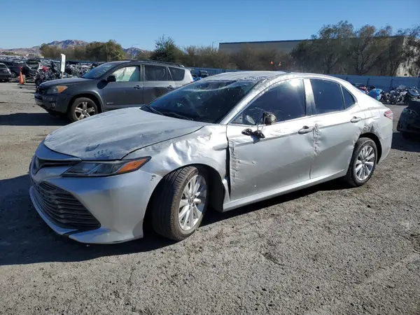 4T1B11HK1JU523678 2018 TOYOTA CAMRY - Image 1