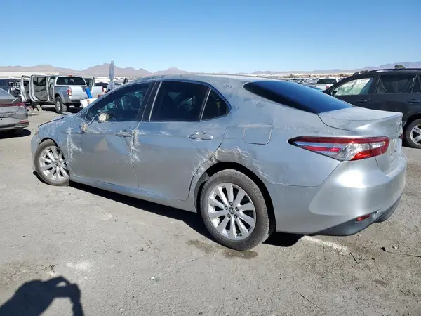 4T1B11HK1JU523678 2018 TOYOTA CAMRY - Image 2