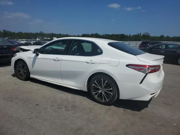 4T1B11HK1JU523972 2018 TOYOTA CAMRY - Image 2