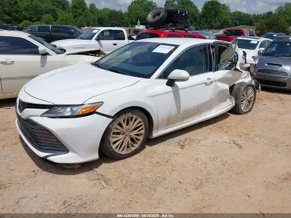 4T1B11HK1JU524846 2018 TOYOTA CAMRY - Image 2