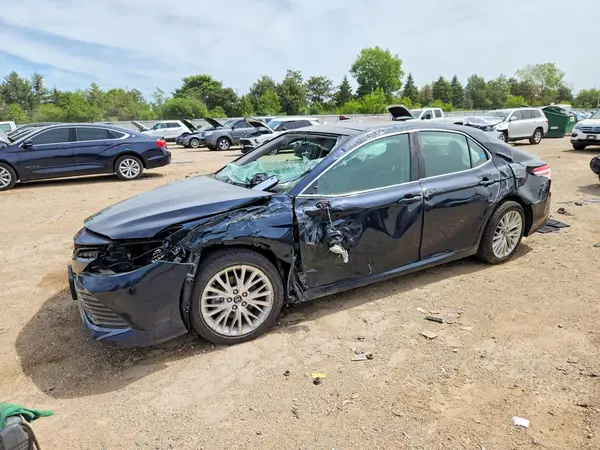 4T1B11HK1JU524880 2018 TOYOTA CAMRY - Image 1