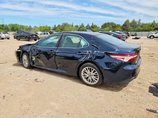 4T1B11HK1JU524880 2018 TOYOTA CAMRY - Image 2