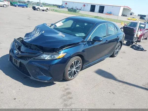 4T1B11HK1JU525317 2018 TOYOTA CAMRY - Image 2