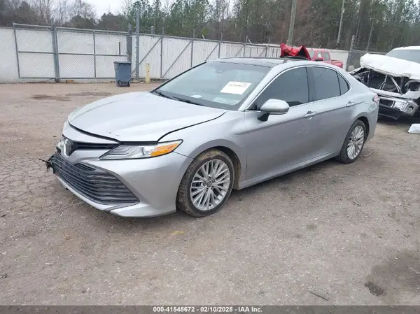 4T1B11HK1JU526421 2018 TOYOTA CAMRY - Image 2