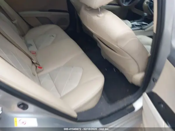 4T1B11HK1JU526421 2018 TOYOTA CAMRY - Image 8