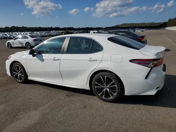 4T1B11HK1JU527035 2018 TOYOTA CAMRY - Image 2