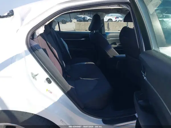 4T1B11HK1JU527911 2018 TOYOTA CAMRY - Image 8