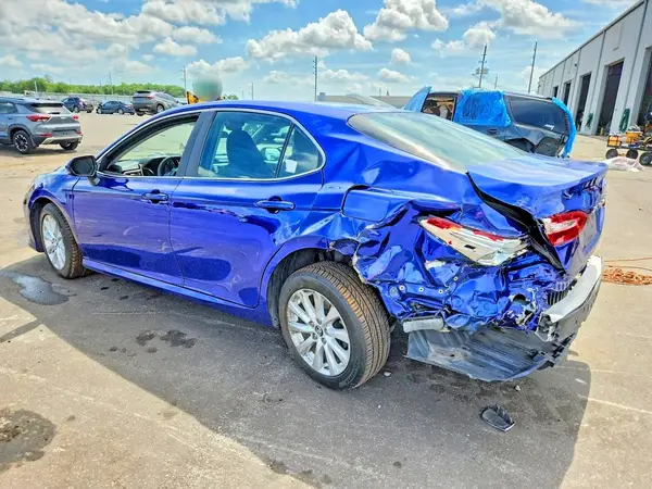4T1B11HK1JU529769 2018 TOYOTA CAMRY - Image 2