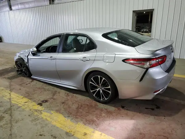 4T1B11HK1JU529948 2018 TOYOTA CAMRY - Image 2