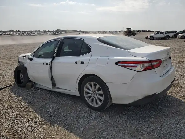 4T1B11HK1JU532784 2018 TOYOTA CAMRY - Image 2