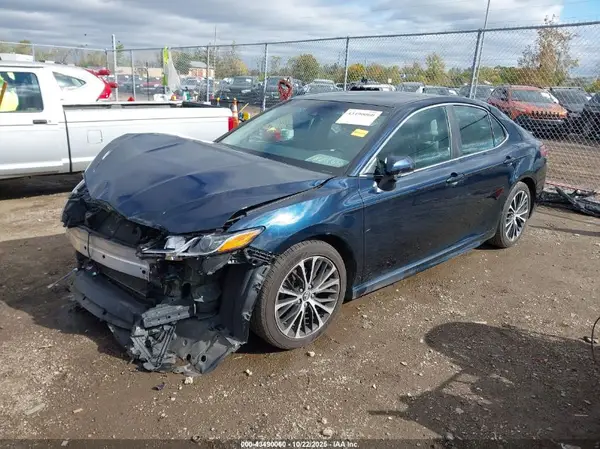 4T1B11HK1JU536964 2018 TOYOTA CAMRY - Image 2