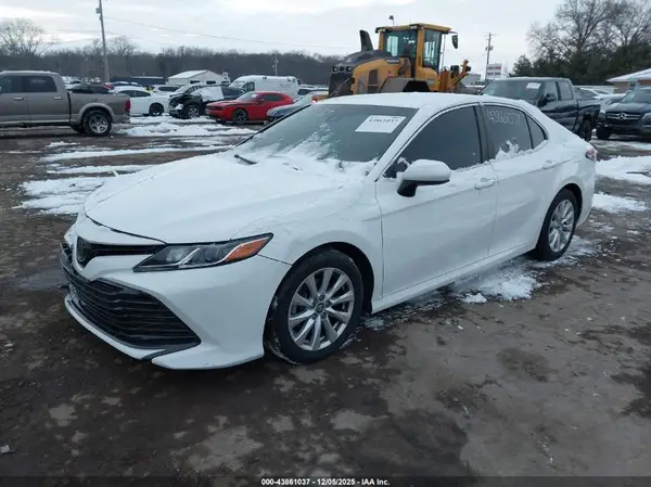 4T1B11HK1JU539024 2018 TOYOTA CAMRY - Image 2