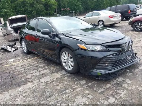 4T1B11HK1JU540044 2018 TOYOTA CAMRY - Image 1