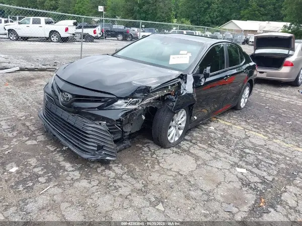 4T1B11HK1JU540044 2018 TOYOTA CAMRY - Image 2