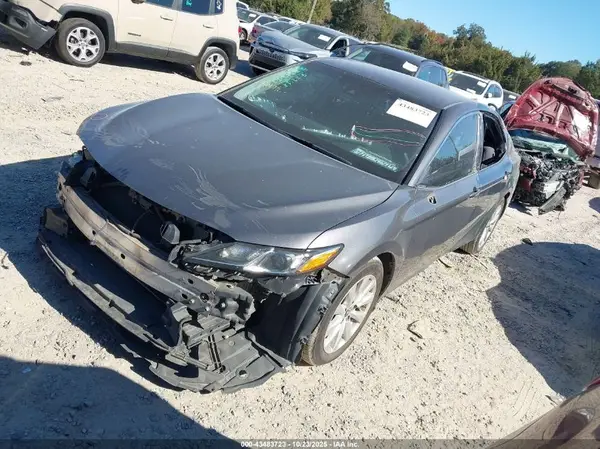 4T1B11HK1JU540366 2018 TOYOTA CAMRY - Image 2