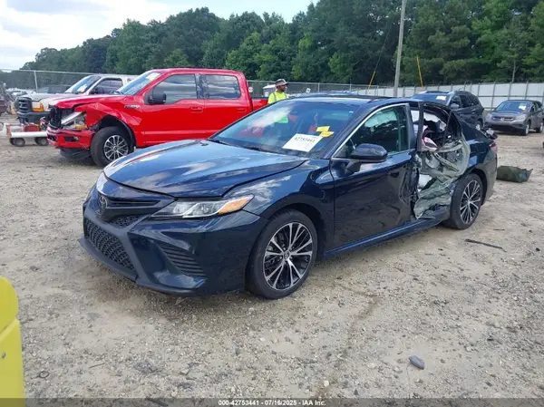 4T1B11HK1JU540464 2018 TOYOTA CAMRY - Image 2
