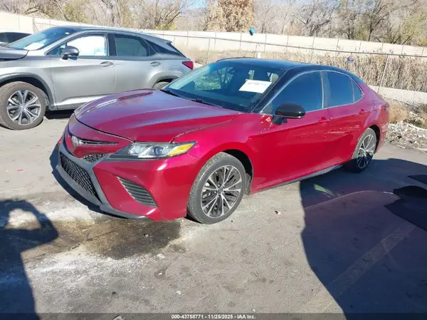 4T1B11HK1JU542666 2018 TOYOTA CAMRY - Image 2