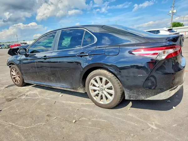 4T1B11HK1JU543218 2018 TOYOTA CAMRY - Image 2