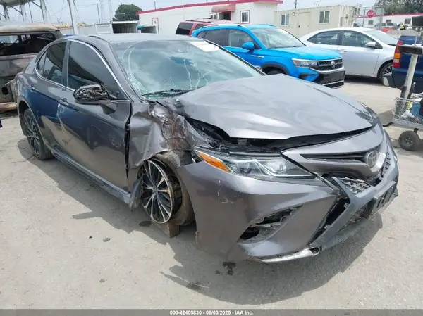 4T1B11HK1JU543560 2018 TOYOTA CAMRY - Image 1