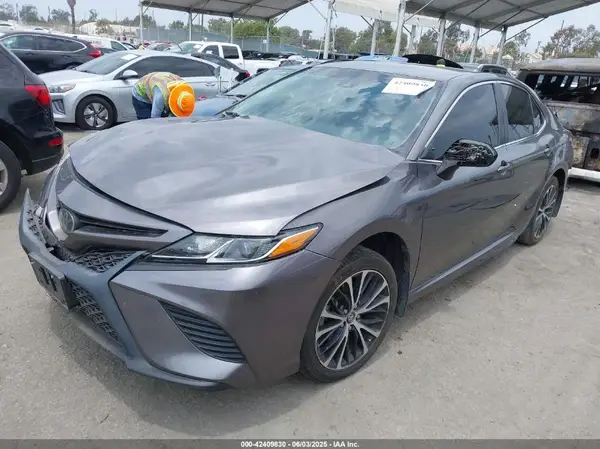 4T1B11HK1JU543560 2018 TOYOTA CAMRY - Image 2
