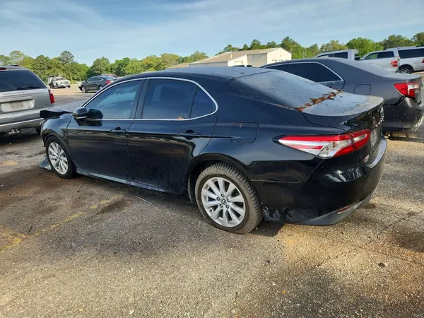 4T1B11HK1JU543722 2018 TOYOTA CAMRY - Image 2
