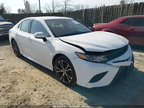 4T1B11HK1JU543994 2018 TOYOTA CAMRY - Image 1