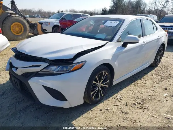 4T1B11HK1JU543994 2018 TOYOTA CAMRY - Image 2