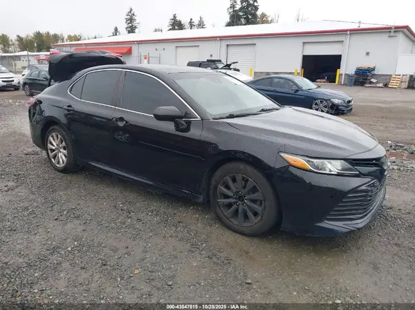 4T1B11HK1JU544921 2018 TOYOTA CAMRY - Image 1