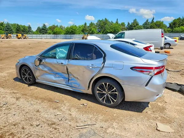 4T1B11HK1JU545597 2018 TOYOTA CAMRY - Image 2