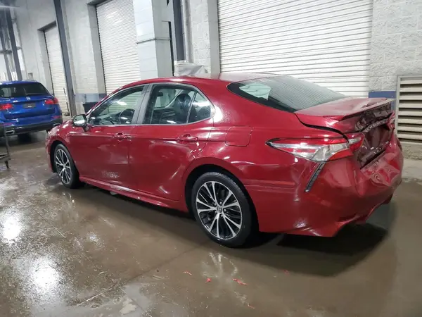4T1B11HK1JU546622 2018 TOYOTA CAMRY - Image 2