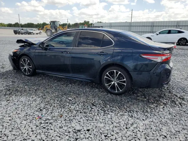 4T1B11HK1JU548984 2018 TOYOTA CAMRY - Image 2