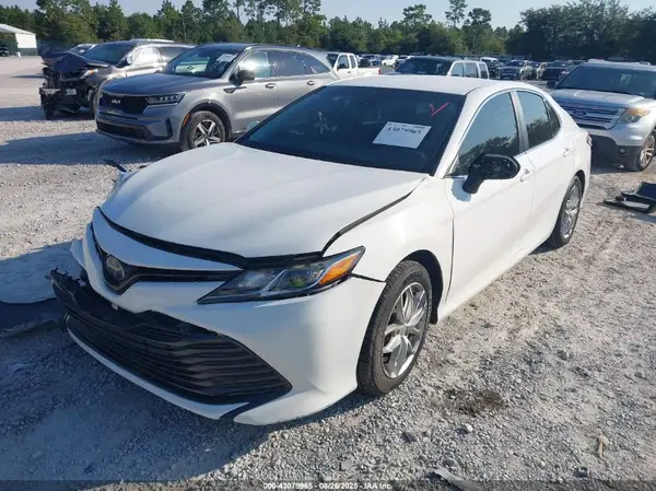 4T1B11HK1JU550041 2018 TOYOTA CAMRY - Image 2