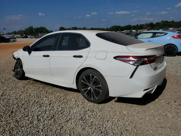 4T1B11HK1JU551139 2018 TOYOTA CAMRY - Image 2