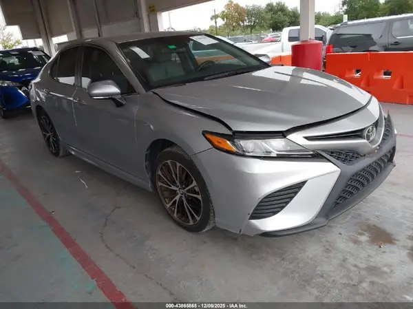 4T1B11HK1JU553330 2018 TOYOTA CAMRY - Image 1