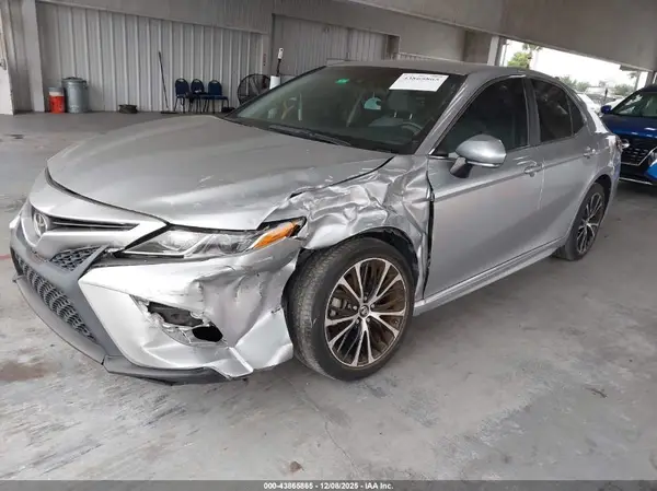 4T1B11HK1JU553330 2018 TOYOTA CAMRY - Image 2