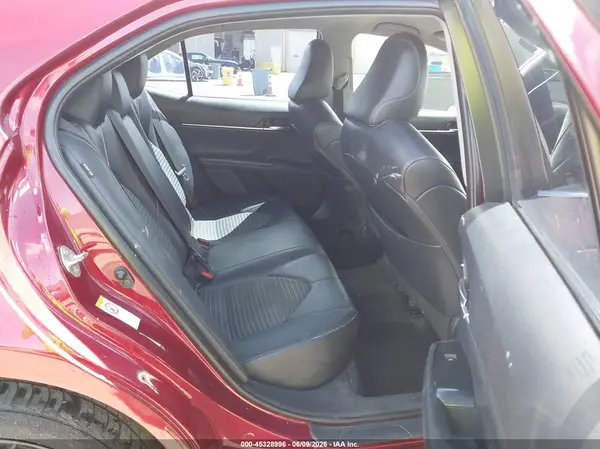 4T1B11HK1JU553828 2018 TOYOTA CAMRY - Image 8