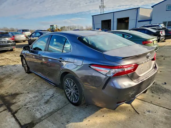 4T1B11HK1JU554123 2018 TOYOTA CAMRY - Image 2